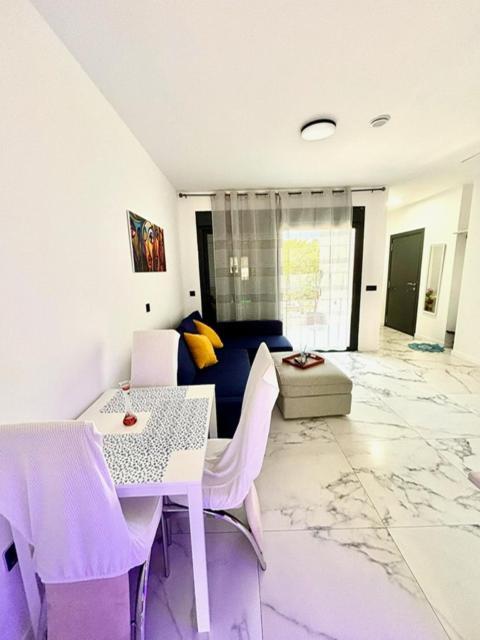 Vila Lova- Luxury Apartments Рокетас-де-Мар Экстерьер фото